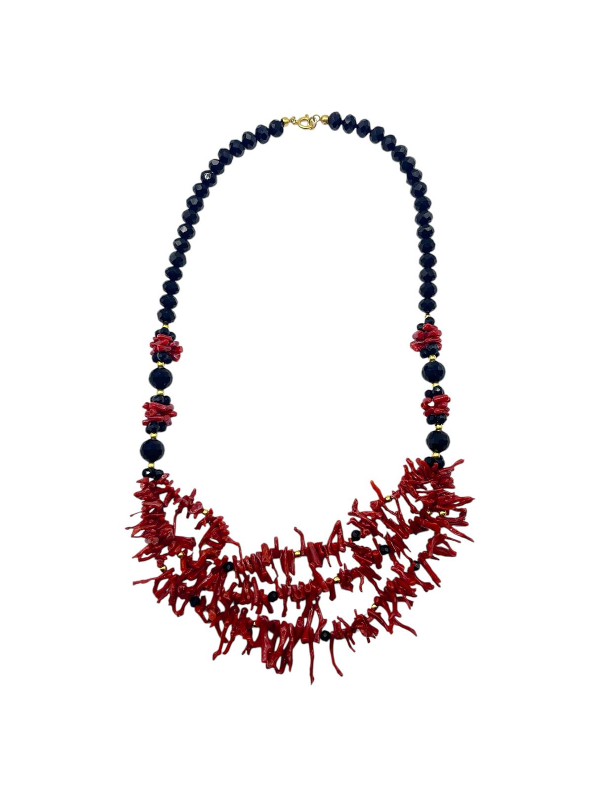 -donna-gioielli-collane-con-pietre-collana-art-coral-gioielli-corallo-spinello-ed-onice